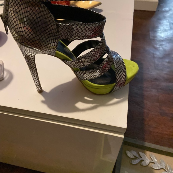 High heels - Picture 2 of 2